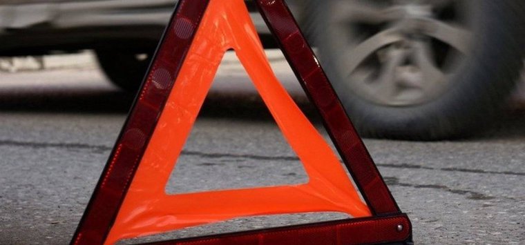 Скутер врезался в Hyundai на дороге в Островском районе