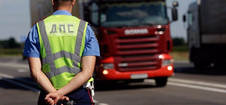 Проверки грузового транспорта проходят в Островском районе