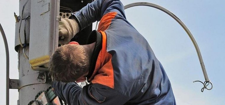 Жителей островских деревень предупредили об отключении света