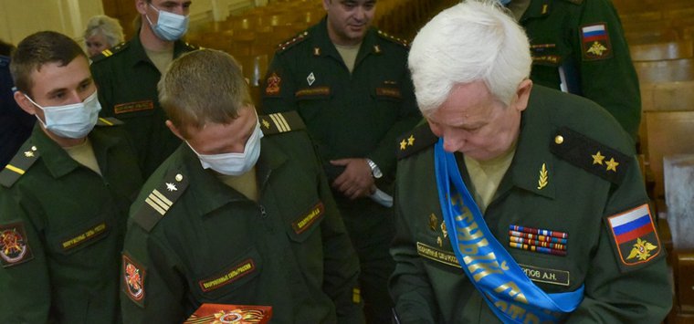 Генерал-лейтенант стал почётным гражданином города Острова