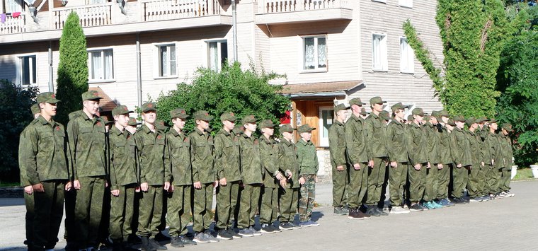 Военно-патриотическая смена учебных сборов закончилась в Островском районе
