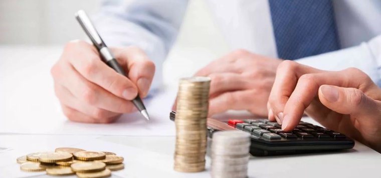 Более 3 миллионов рублей получил за год глава Островского района с учетом продажи машины