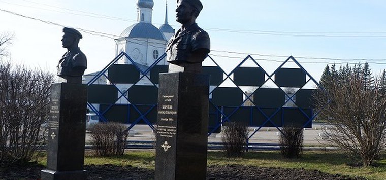 В Острове установили бюсты десантников 6-й роты