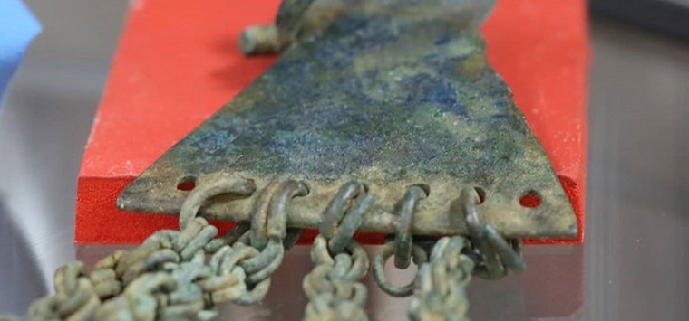 Опубликованы снимки украшений из погребения латгальской женщины в Островском районе