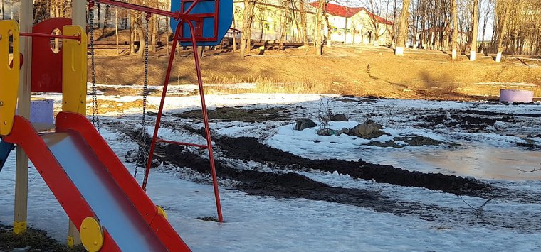 Детский парк начали благоустраивать в Острове
