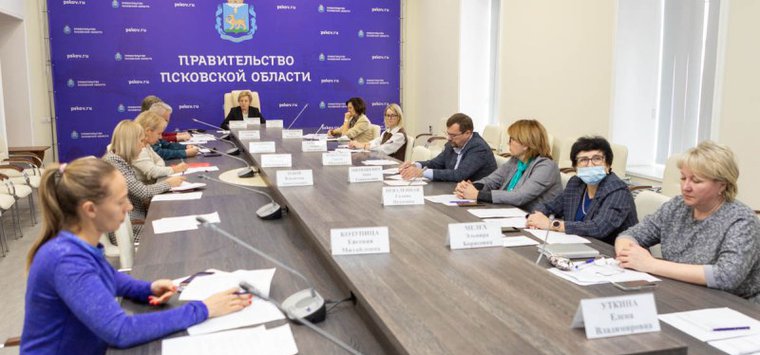 Активнее вести вакцинацию рекомендовали Островскому району