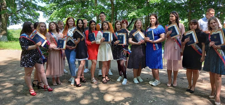 В Островском многопрофильном колледже проходят выпускные