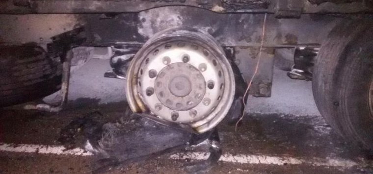 Большегруз загорелся на трассе в Островском районе