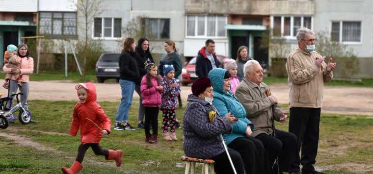 Концерты для ветеранов организовали в Острове накануне 9 мая