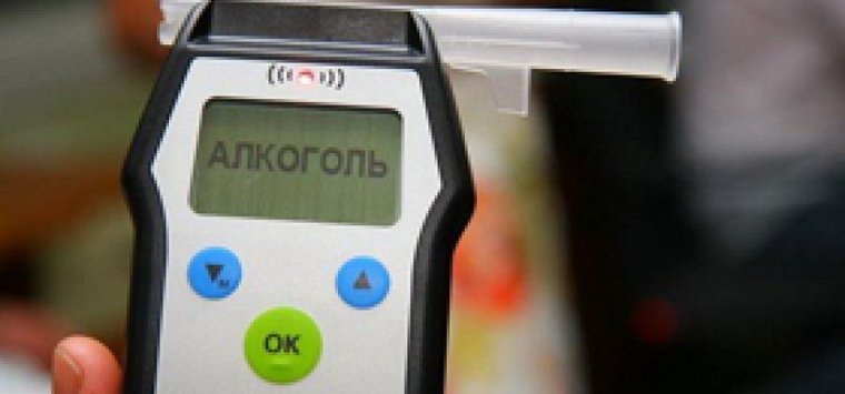 Двух пьяных водителей остановили полицейские в Острове