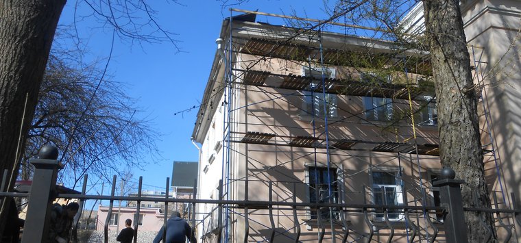 Ремонт кровли здания Детской школы искусств завершается в Острове