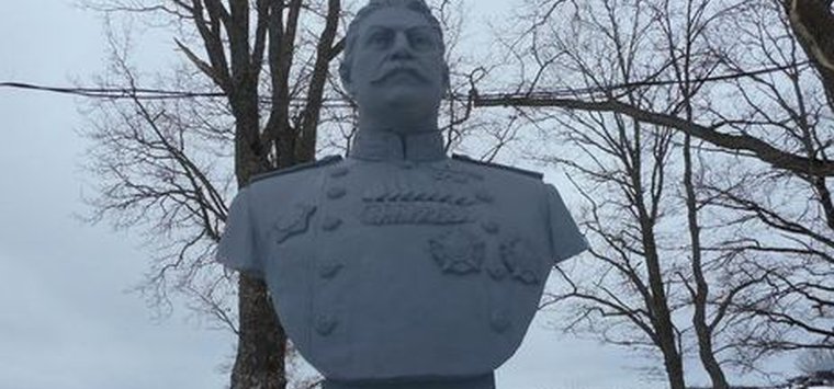 Бюст Сталина перенесли из Холматки в музей