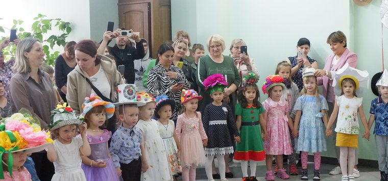 Детский конкурс шляп провели в Острове
