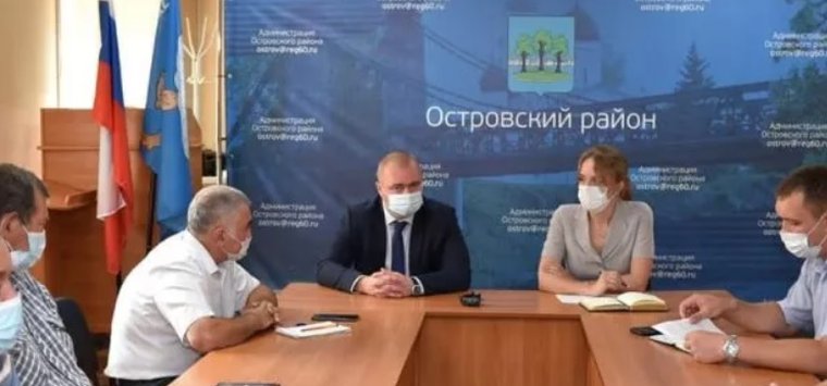 Обращения жителей района по работе почты рассмотрели в Острове