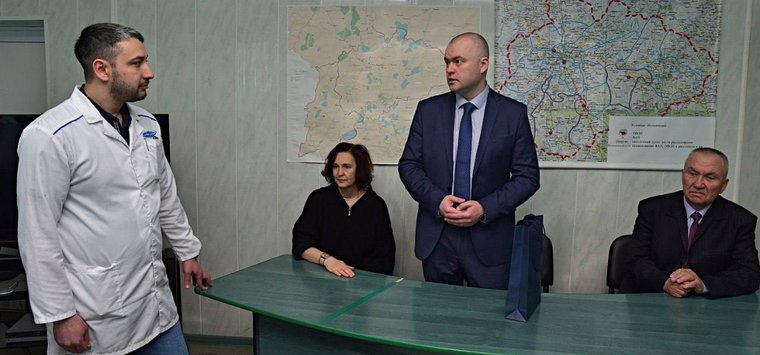 Коллективу островской больницы представили нового главврача