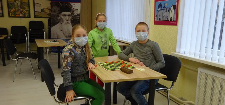 Турнир по шашкам провели среди островских школьников