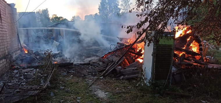 Женщина погибла при пожаре в Островском районе