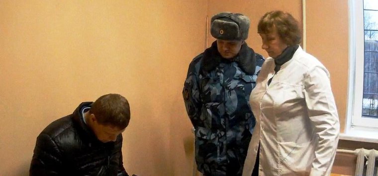 Общественники проинспектировали колонию в Крюках