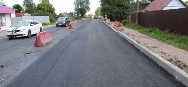 Дорогу Остров – Вышгородок – граница с Латвией ремонтируют на двух участках