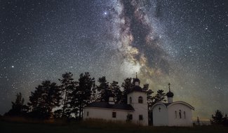 «Это волшебство»: фотографии звёздной ночи в Островском районе появились в Сети