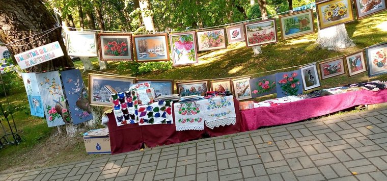 Островички приняли участие в ярмарке народных промыслов в Печорах