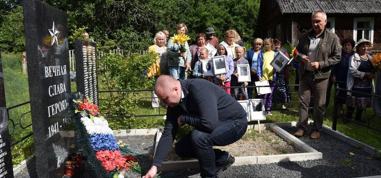 Память освободителей почтили в островской деревне Козлово