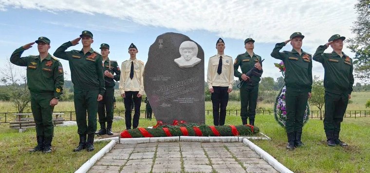 Память Героя России Тимура Апакидзе почтили островичи