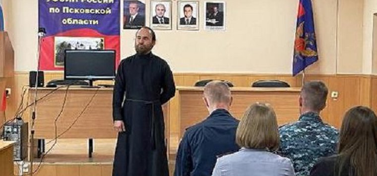 Священник прочитал в островской колонии лекцию о зависимостях
