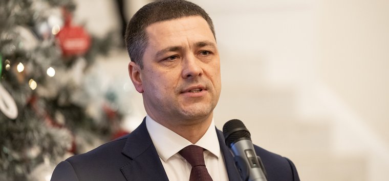 Михаил Ведерников поздравил жителей Псковской области с Новым годом