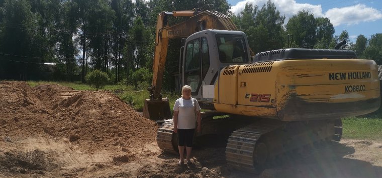 Детскую площадку строят в островской деревне Погорелка