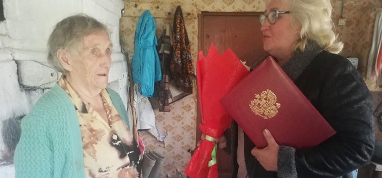 Островского ветерана труда поздравили с 90-летием