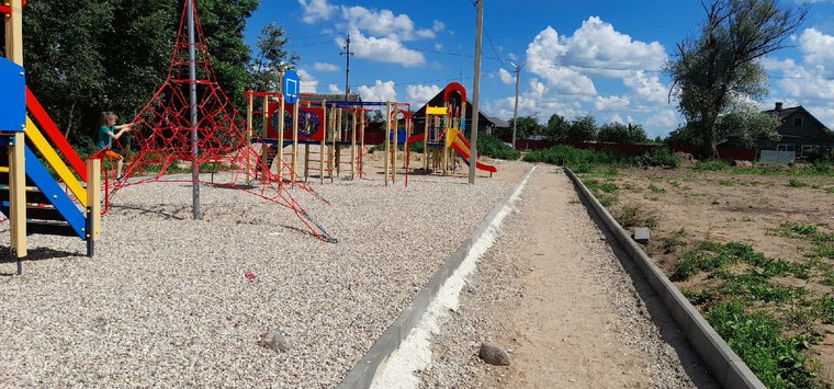 Заброшенный стадион благоустраивают в Острове