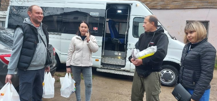 Продуктовые наборы передали для островских семей с особыми детьми