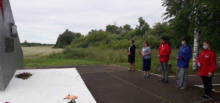 Память экипажа героев почтили в Островском районе