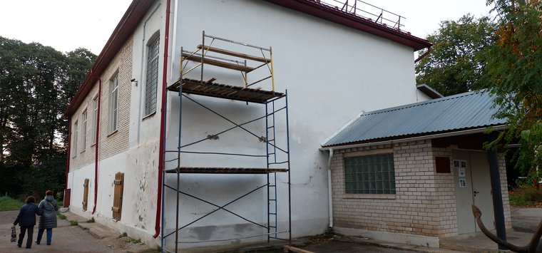 Начался ремонт фасада главного корпуса музея в Острове