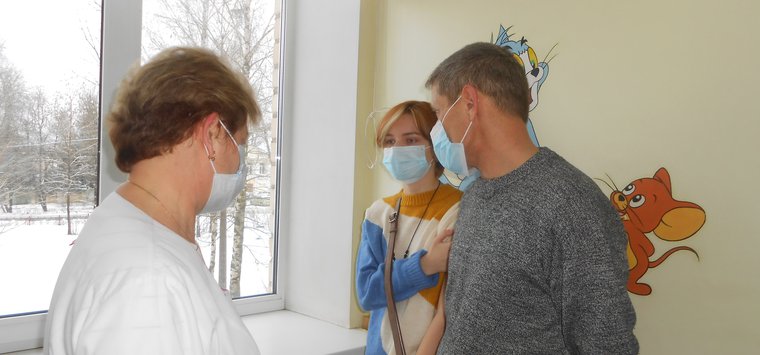 Вакцинация подростков от коронавируса началась в Островском районе