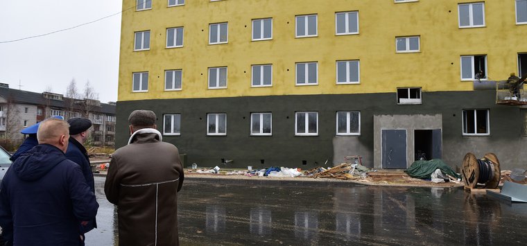 Строительство многоэтажки в Острове будут контролировать ежедневно