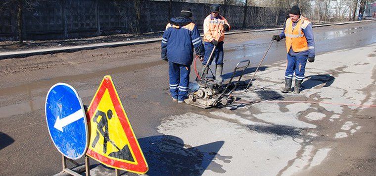 В Острове начался ремонт дорог в местах критического износа