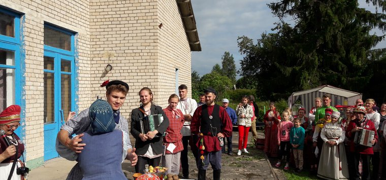 Фестиваль «Когда мы были на войне….» прошел в островской деревне Шики