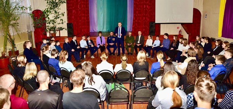 Школьники Острова встретились с героями - участниками СВО