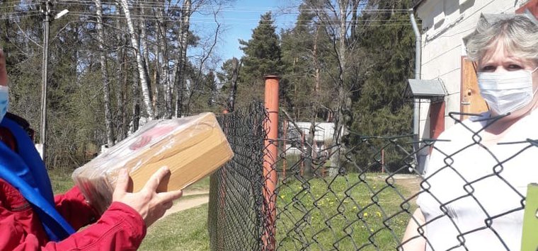 Жители деревни Воронцово получили продуктовые наборы