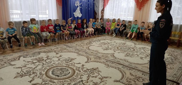 Как вести себя при возгорании игрушки, объяснили юным островичам