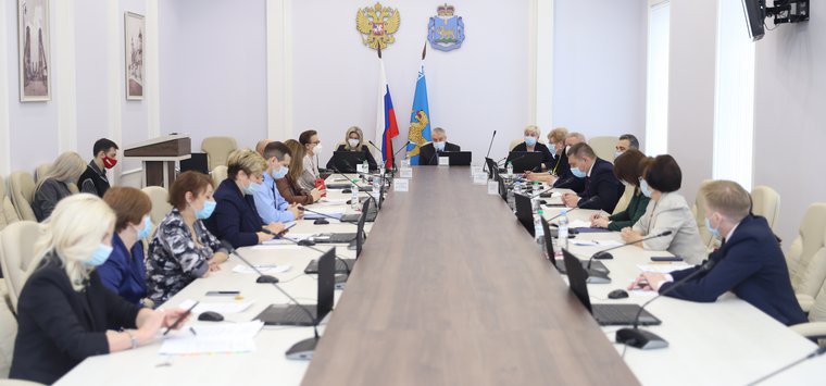 Депутаты областного Собрания обсудили проблему родителей-диссидентов