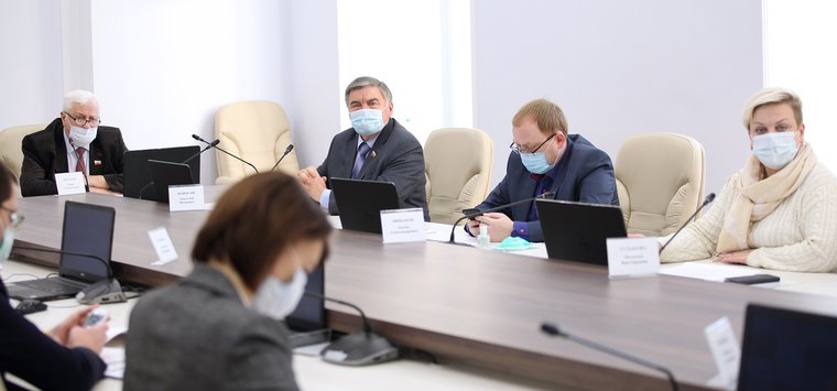 Вопрос освещения региональных дорог в районах за счет бюджета области рассмотрела комиссия