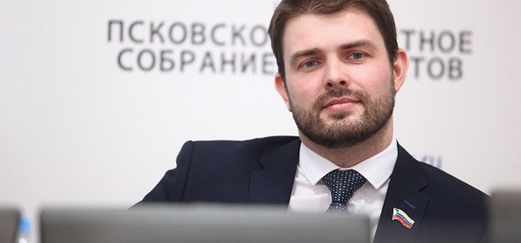 Владлен Небейголова оценил качество работы власти с молодежью