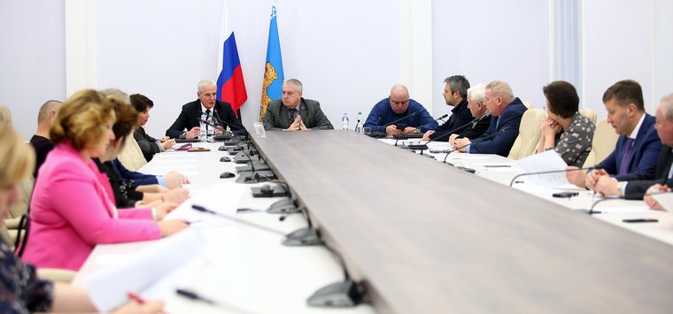 Депутаты обратились к губернатору с просьбой о выделении допсредств на покупку квартир для медиков