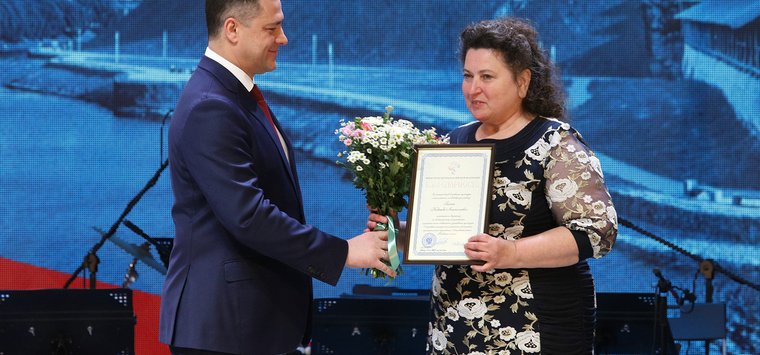 Замдиректора островской библиотеки получила благодарность министра культуры