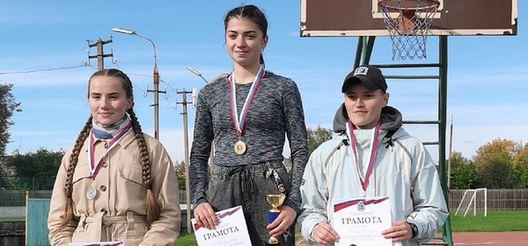 Островички стали первыми на соревнованиях по бегу в Порхове
