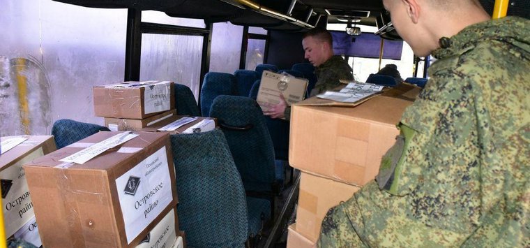 Островичи передают участникам СВО теплые вещи