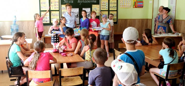 Воспитатель островского детсада стала победителем конкурса ГИБДД